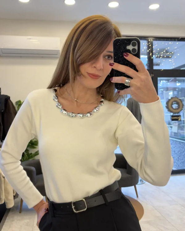 Aksesuar detay triko